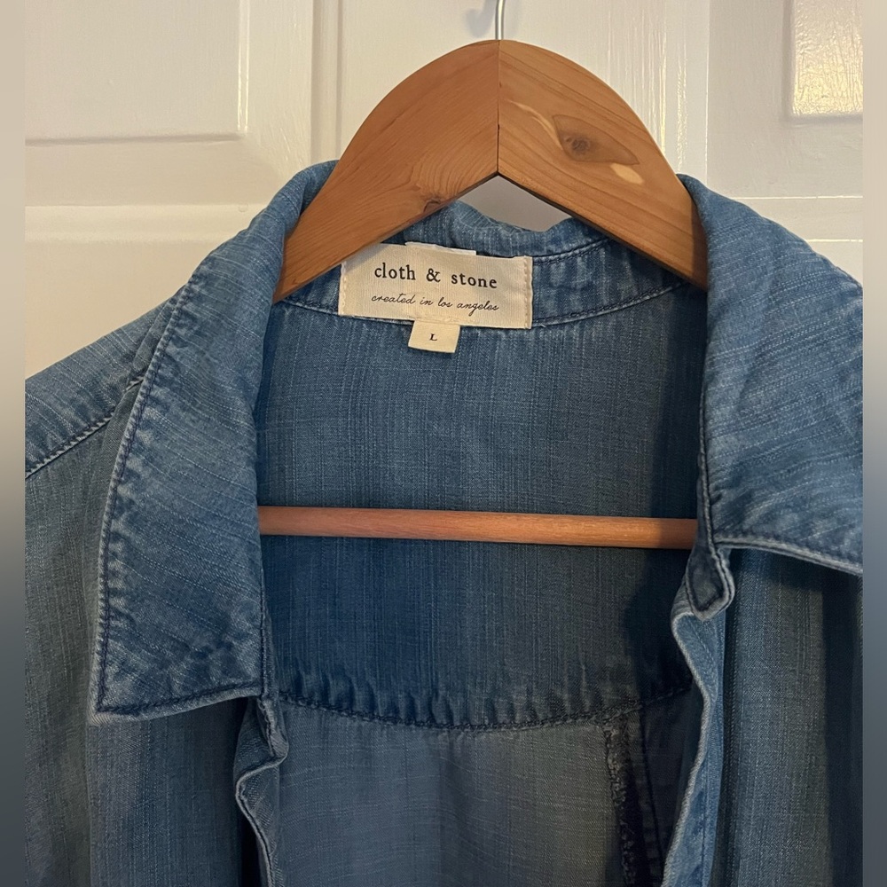 Cloth & Stone size Large Jean button down - Picture 2 of 3
